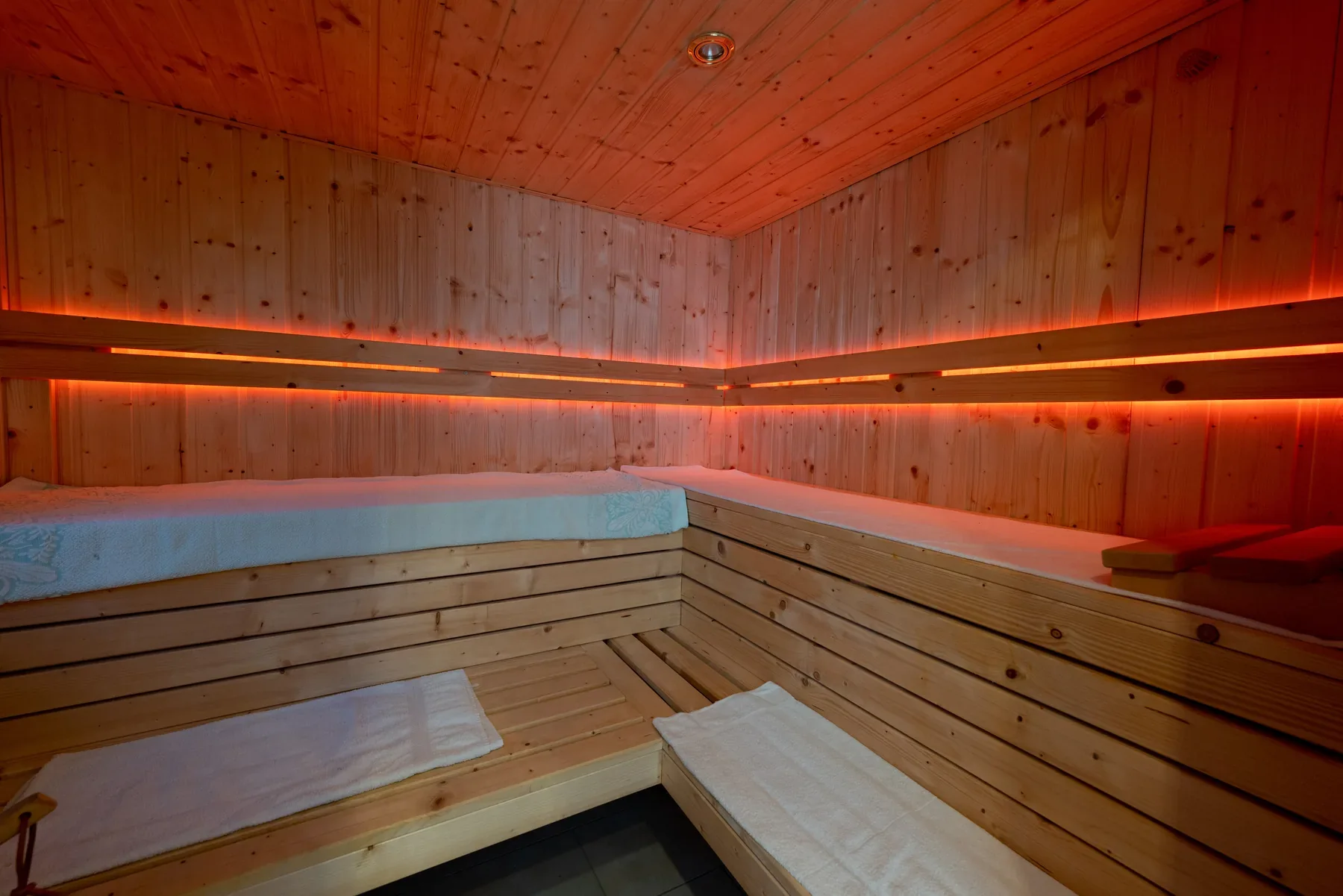 Wooden sauna at Tabódy Villa with wraparound benches
